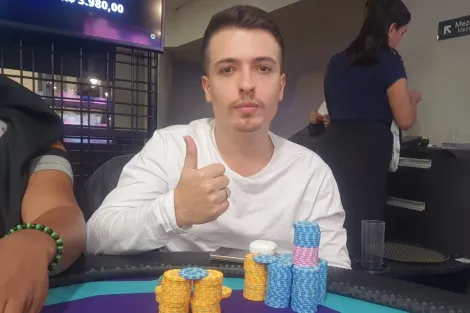 Lucas Batista lidera rodada dupla do 300K H2Bet do H2 Fun Festival