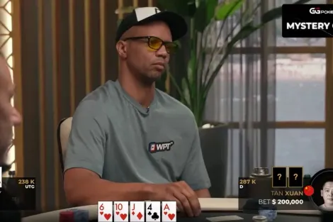 Você pagaria? Phil Ivey enfrenta overbet com dois pares no Triton Cash Game