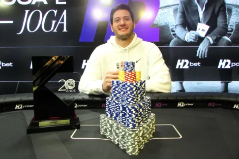 Vitor Coutinho fatura seis dígitos com título do High Roller 200K do CPH