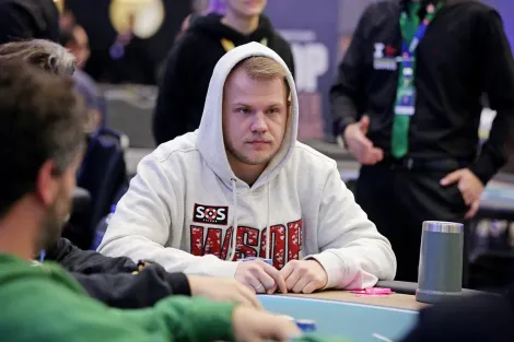 Julio Steffen sofre cooler cruel e cai em quarto no Evento #3 da WSOP Online