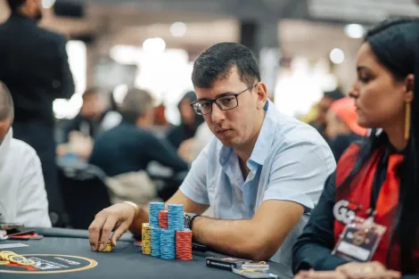 Daniel Noronha puxa fila ao Dia 4 do Main Event do KSOP GGPoker Special