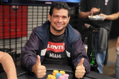 Leonardo Costa lidera rodada dupla do 300K Main Event da Live-On