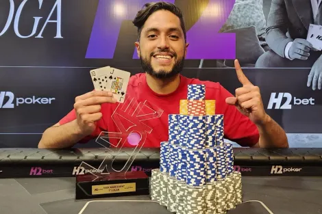 Daniel Aquiles é campeão do 300K Main Event da série Live-On