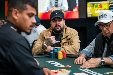 Marcelo Inácio lidera dupla classificada no Dia 1A do Main Event do CGP Gramado