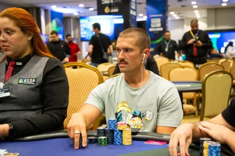 Scott Meredith, da Inglaterra, lidera Dia 1A do Main Event do LAPT Rio