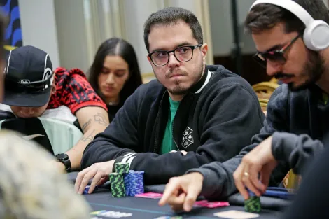 Brunno Botteon lidera 5 finalistas no Main Event do LAPT Rio