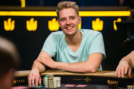 Linus Loeliger é o chip leader no Dia 1 do Invitational da Triton Monte Carlo