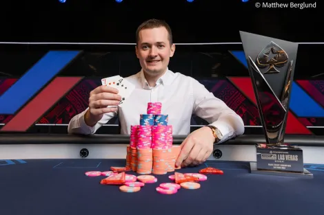 Nick Marchington domina mesa final e crava Main Event do NAPT Las Vegas