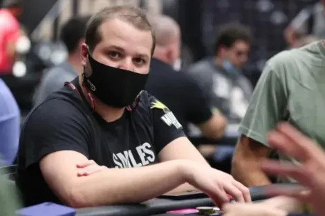 Luciano Hollanda lidera sobreviventes ao Dia 2 do LAPT Grand Final Main Event