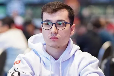 Matheus Rocha se classifica no Dia 1D do Eureka Main Event no EPT Praga