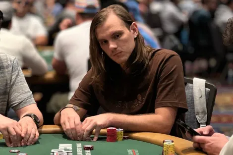 Alisson Piekazewicz puxa fila de brasileiros no Evento #6 da WSOP Paradise