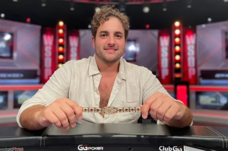 João Simão é campeão do Evento #53 e leva segundo bracelete da WSOP