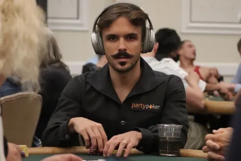 Yuri Martins e Pedro Bromfman passam ao Dia 2 do 2-7 Championship da WSOP