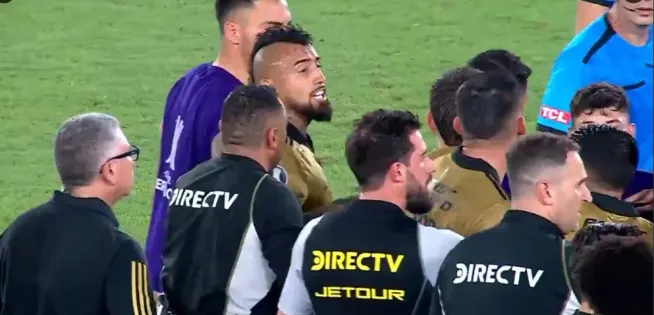 Arturo Vidal sacó de quicio a los jugadores del Junior