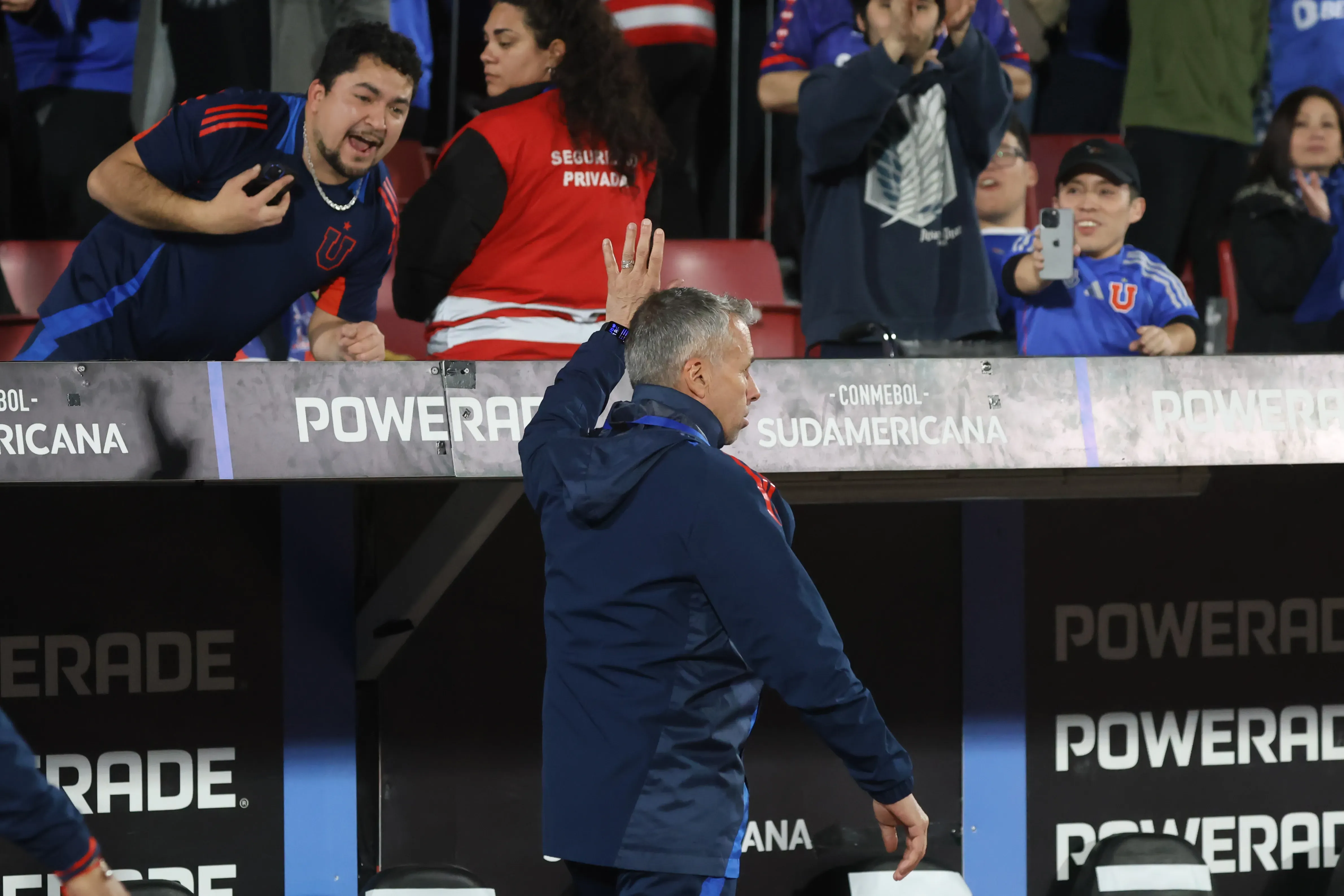 Gustavo Álvarez puede tener un sorpresivo nombre en sus filas. Foto: Jonnathan Oyarzun/Photosport