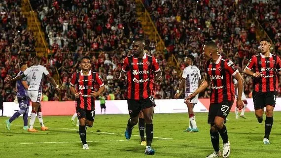 Joel Campbell con la Liga Deportiva Alajuelense