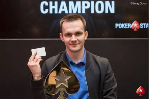 Mikita Badziakouski – Campeão High Roller Macau Poker Cup
