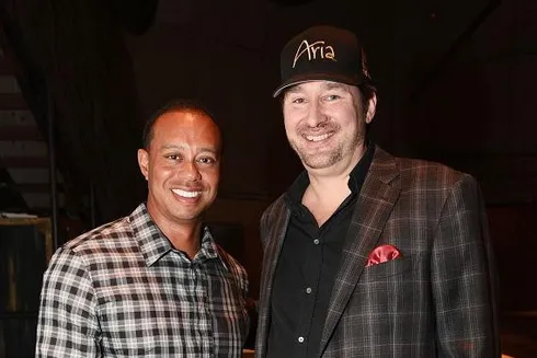 Tiger Woods e Phil Hellmuth
