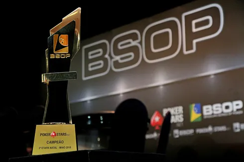 Troféu de campeão do Main Event do BSOP Natal
