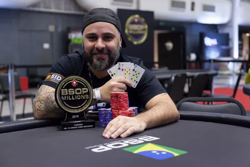 Kadu Campion campeão do Pot-Limit Omaha Turbo Knockout do BSOP Millions
