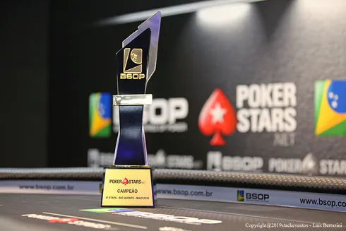 Troféu de campeão do Main Event do BSOP Rio Quente
