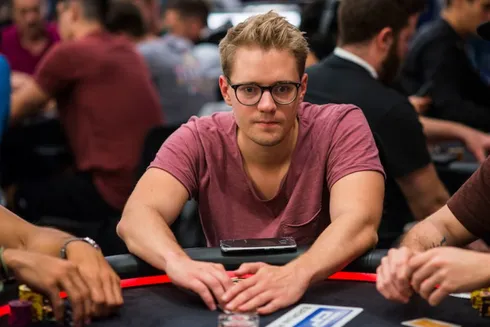 Linus Loeliger tem sofrido com o baralho no GGPoker
