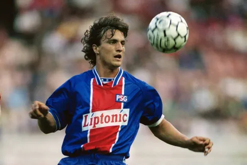 David Ginola foi um dos grandes nomes do futebol francês nos anos 90
