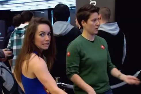 Vanessa Selbst desabafou com a amiga Liv Boeree após a mão
