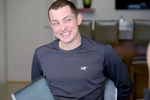 Tom Dwan foi só alegria em participação recente no high stakes
