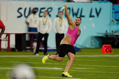 Yuri Andrade invadiu o campo do Super Bowl para vencer uma aposta, mas não vai levar
