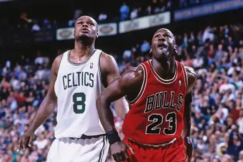 Antoine Walker e Michael Jordan ficaram um bom tempo juntos jogando spades
