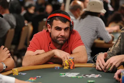 Jon Van Fleet faturou dois títulos no PokerStars no domingo
