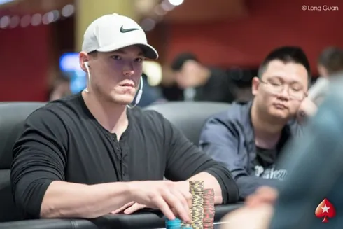 Alex Foxen lidera os classificados no primeiro dia de disputa do Super High Roller
