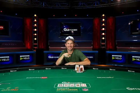 John Monnette agora tem quatro braceletes da WSOP
