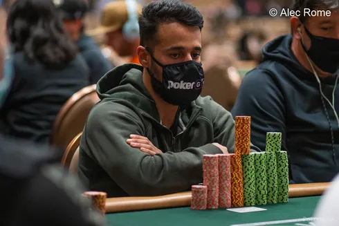 (Foto: PokerNews) Rafael Fernandes lidera o Colossus. 
