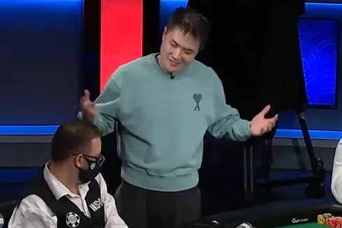 Chang Liu só pôde lamentar ao ver o showdown absurdo (Reprodução/Twitter @PokerGo)
