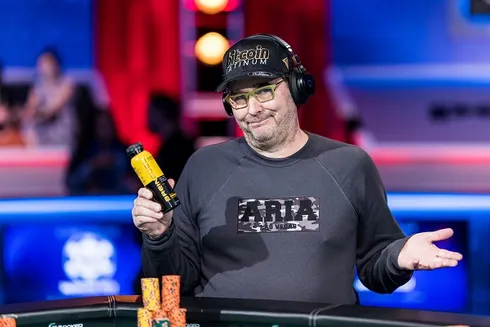 (foto: PokerNews) Phil Hellmuth adicionou mais um recorde da WSOP para o currículo
