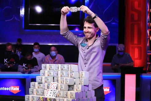 Koray Aldemir é o campeão do Main Event da WSOP 2021 (foto: Diego Ribas/PxImages)
