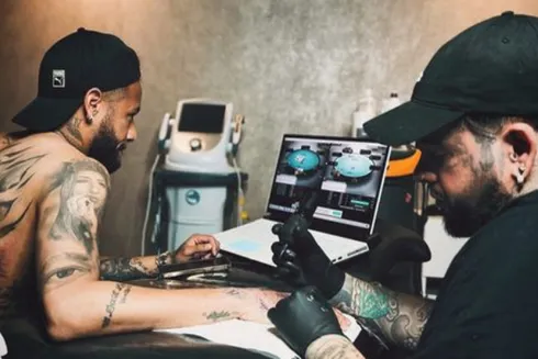 Neymar demonstrou seu amor ao jogo com uma nova tatuagem
