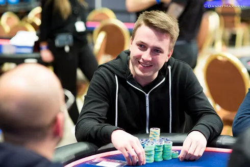 Samuel Vousden deu aula nos torneios high stakes
