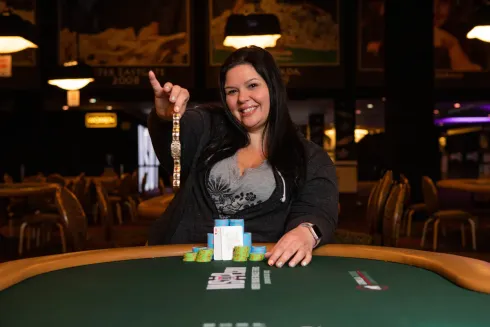 A norte-americana Katie Kopp venceu o primeiro evento da WSOP 2022
