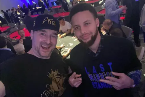 Phil Hellmuth e Stephen Curry estarão juntos novamente no próximo sábado (5) (Foto: Reprodução/Instagram @philhellmuthpositivity)
