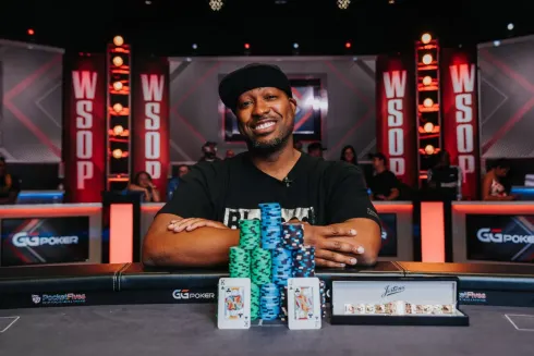 David Jackson ganhou seu segundo bracelete ao derrotar Phil Hellmuth.
