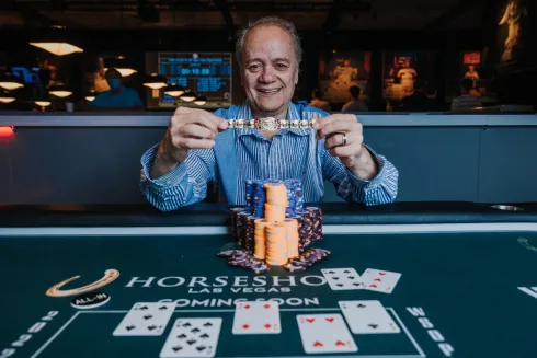 Mike Allis levou seu primeiro bracelete na WSOP
