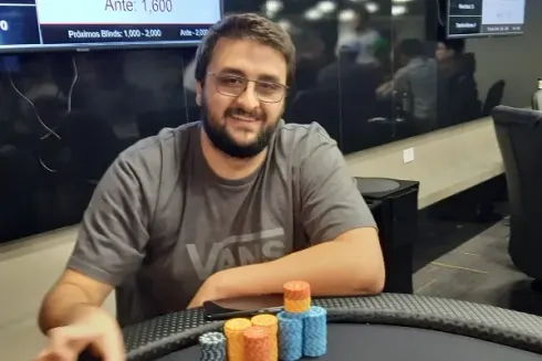 Pedro Barossi, chip leader do Dia 1 do Mixed Games Dealer's Choice
