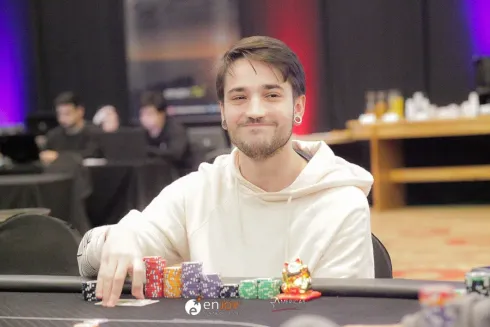 Giorgio Tonin sorriu com o shove de Abraham Hazin no Enjoy Poker Tour
