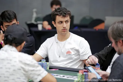 Gabriel Nobrega passou grande no Estrellas Main Event
