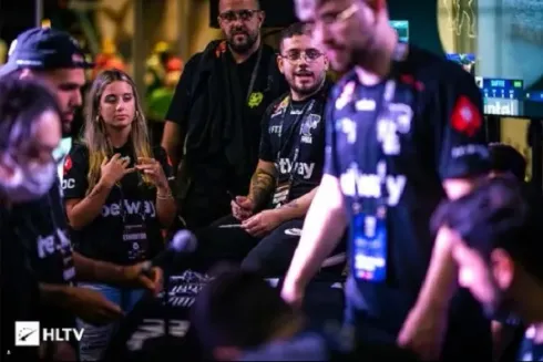 André Akkari acompanhando a equipe de CS:GO da FURIA (foto: HLTV)
