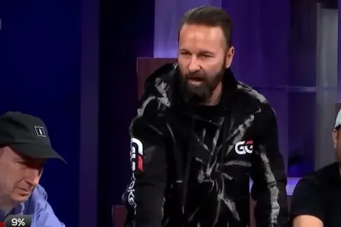 Daniel Negreanu ficou desapontado com o desfecho da jogada (Foto: Reprodução/Twitter)
