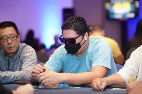 Danilo Motta se deu bem com straight flush
